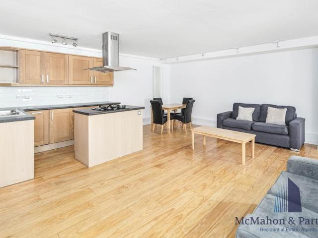 Flat for sale in Bermondsey, Greater London