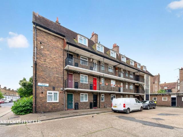 Flat for sale in Elephant and Castle, Greater London