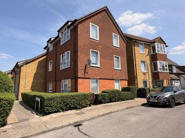 Flat for sale in North End, Greater London