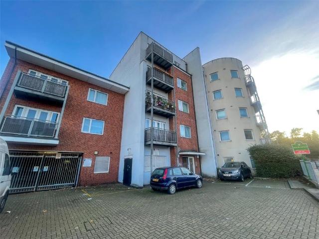 Flat for sale in Erith, North End