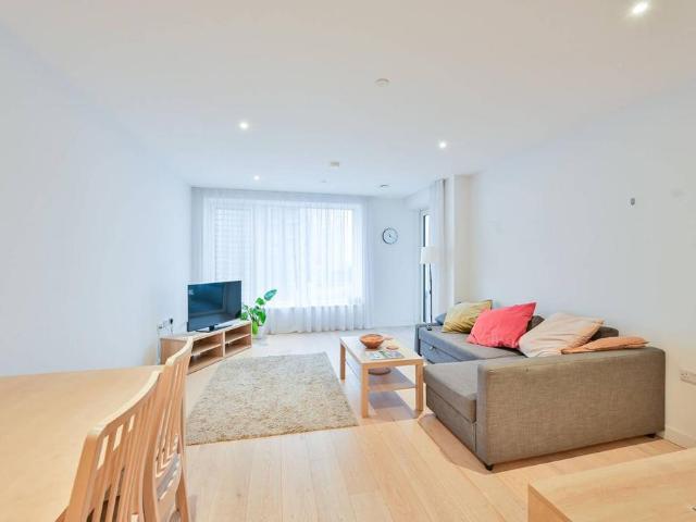 Flat for sale in Elephant and Castle, Greater London