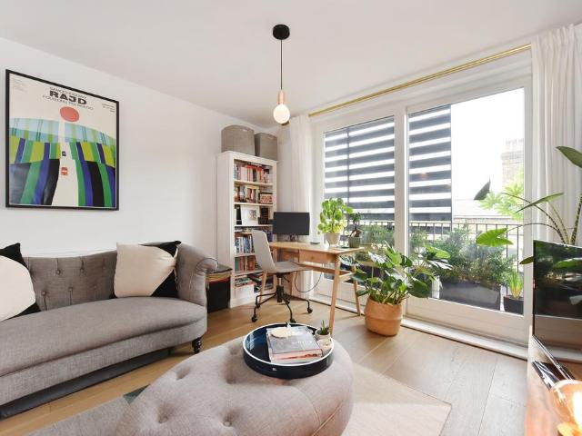 Flat for sale in Shooters Hill, Greater London