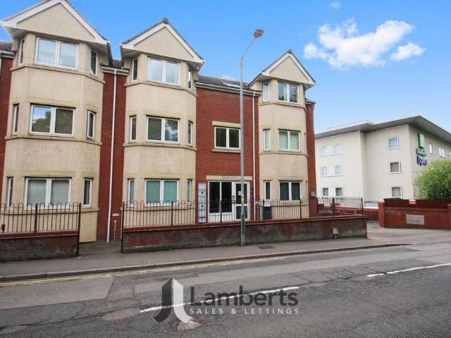 Flat for sale in Redditch, Worcestershire