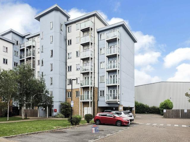 Flat for sale in Slough