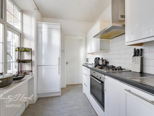 Flat for sale in St. George in the East, Wapping