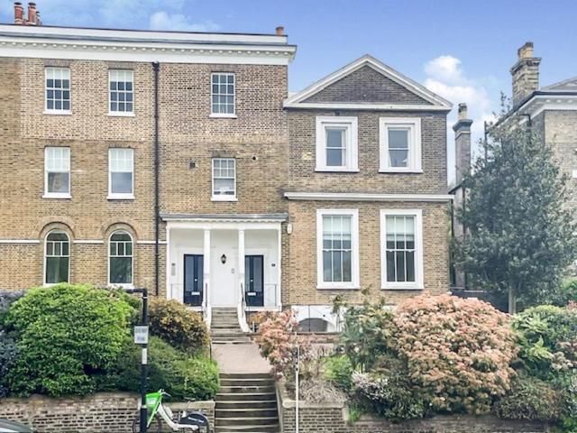 Flat for sale in London Borough of Lewisham, Blackheath
