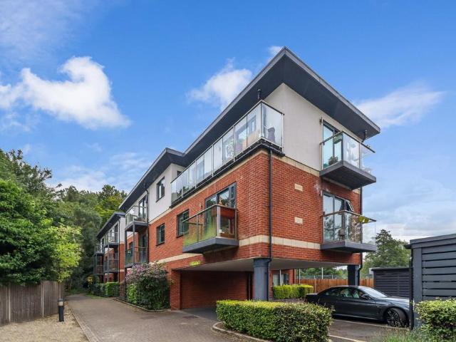 Flat for sale in Batchworth