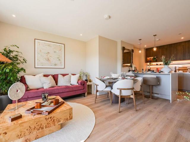 Flat for sale in Bromley-by-Bow, Mile End
