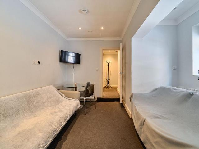 Flat for sale in Chelsea, Greater London