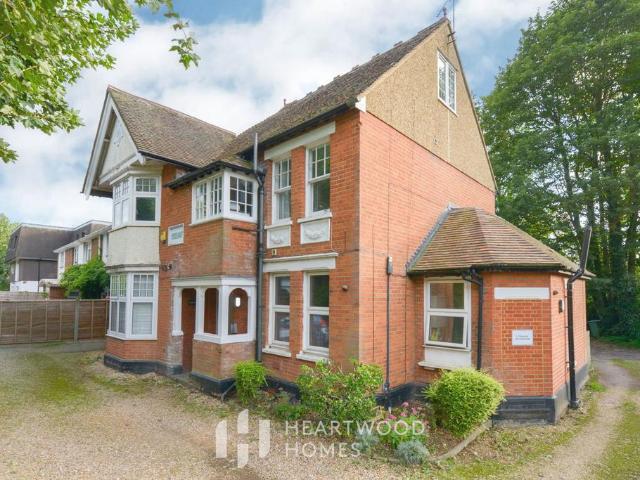 Flat for sale in St Albans, Five Acres