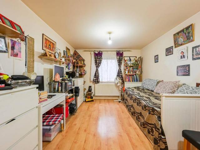Flat for sale in Noel Park, Greater London