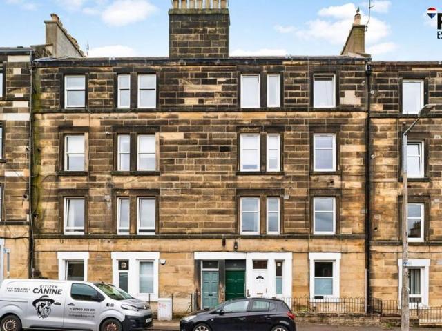 Flat for sale in Moat, Slateford