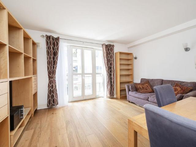 Flat for sale in St. George in the East, Whitechapel