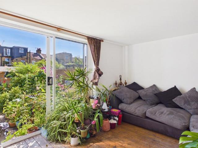 Flat for sale in London Borough of Merton, South Wimbledon