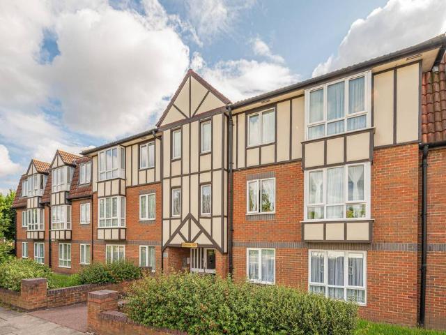 Flat for sale in Preston, Greater London