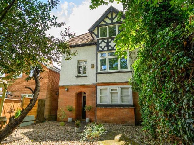 Flat for sale in Ashley Park, Surrey