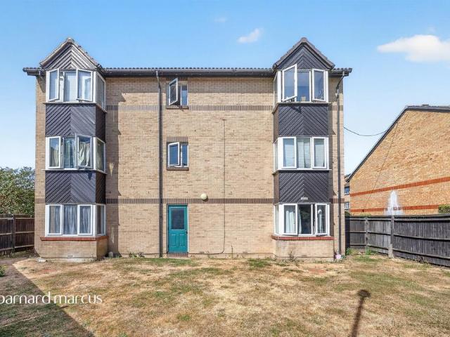 Flat for sale in London Borough of Croydon, Greater London