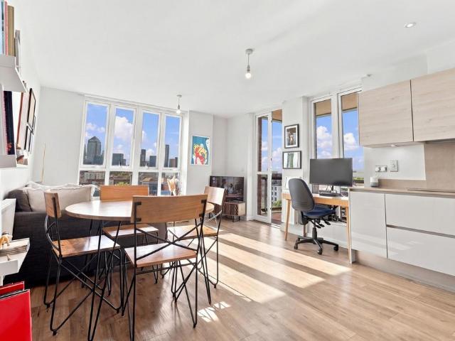 Flat for sale in Bromley-by-Bow, Greater London