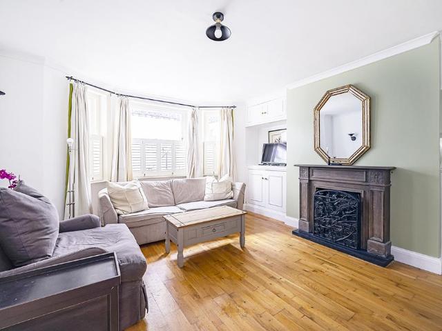 Flat for sale in West Kensington, Greater London