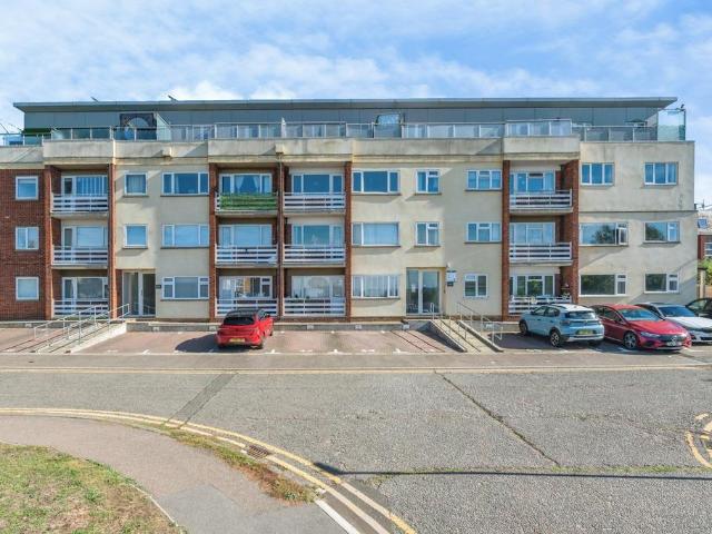 Flat for sale in Sunnymede, Basildon