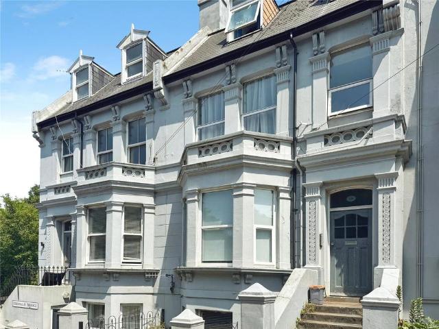 Flat for sale in Bohemia, Guestling Green