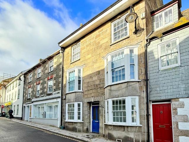 Flat for sale in Penryn, Cornwall