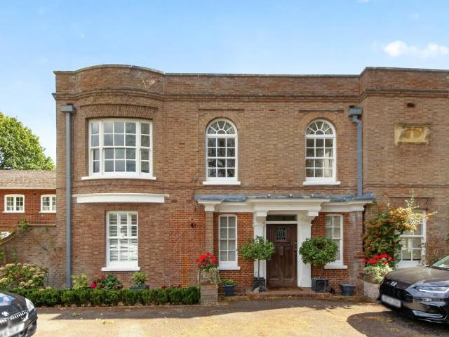 Flat for sale in Wokingham