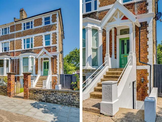 Flat for sale in Southfields, Greater London