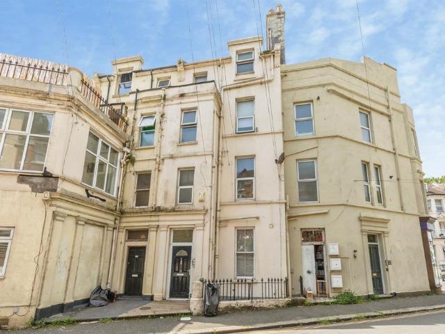 Flat for sale in Blacklands, Guestling Green