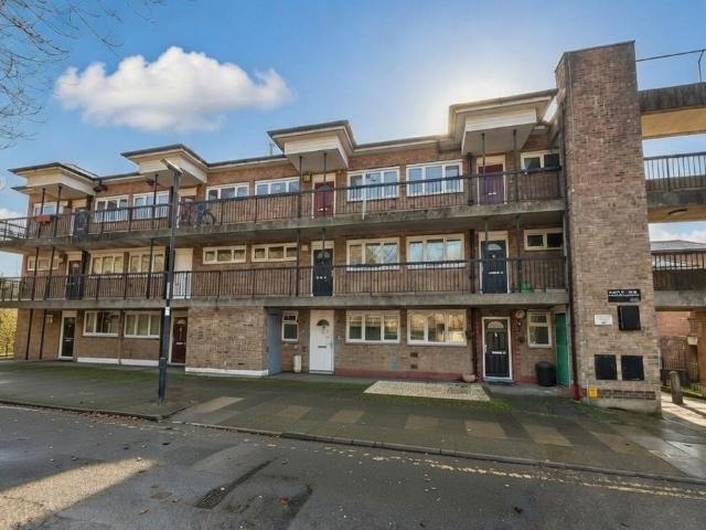 Flat for sale in Well Hall, Greater London