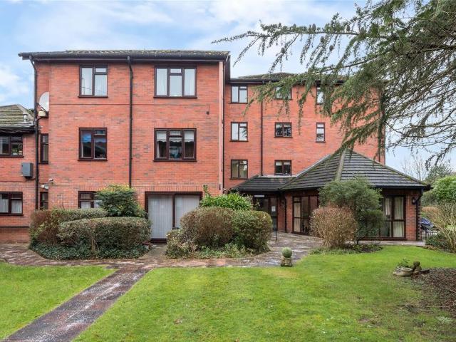 Flat for sale in Locksbottom, Greater London