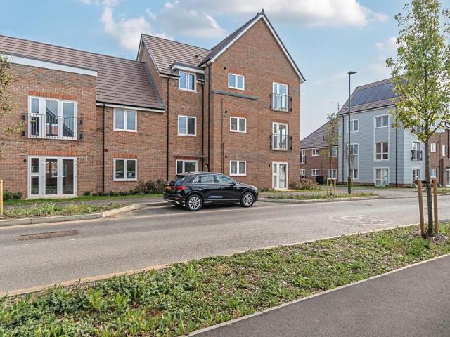 Flat for sale in Fishersgate, West Sussex