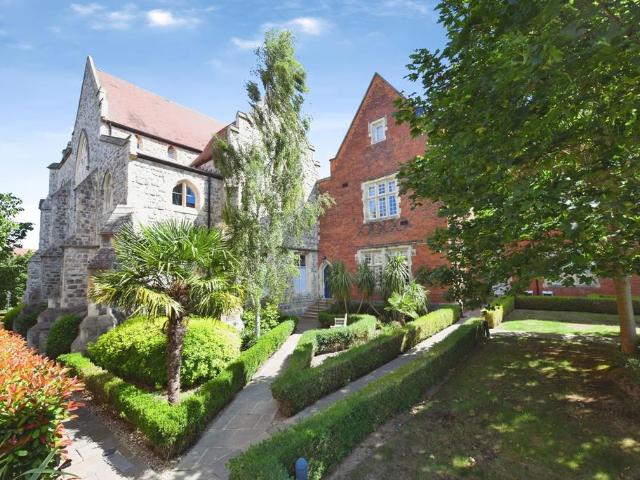 Flat for sale in The Galleries, Navestock Side