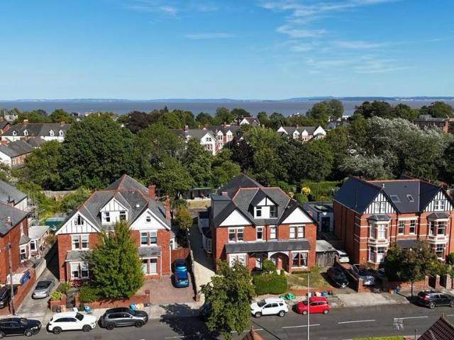 Flat for sale in Penarth, Wales