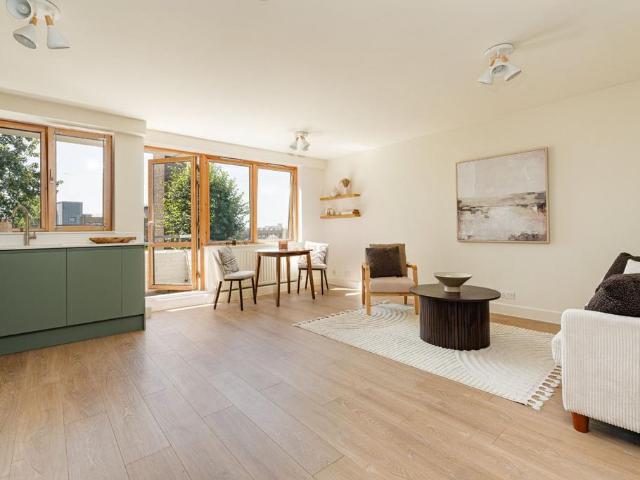 Flat for sale in Barnsbury, Greater London