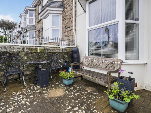 Flat for sale in Penbeagle, Cornwall
