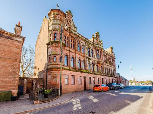 Flat for sale in Galston