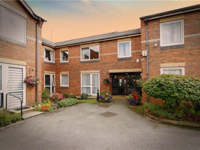 Flat for sale in Gatley, Greater Manchester