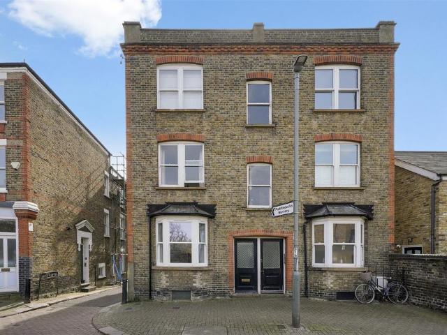 Flat for sale in Putney, Greater London