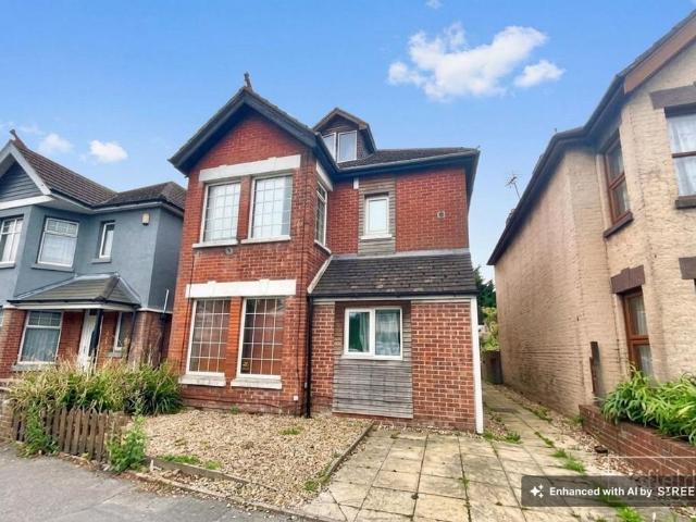 Flat for sale in Bitterne Manor, City Of Southampton
