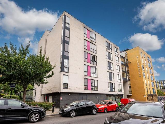 Flat for sale in London Borough of Lewisham, Deptford