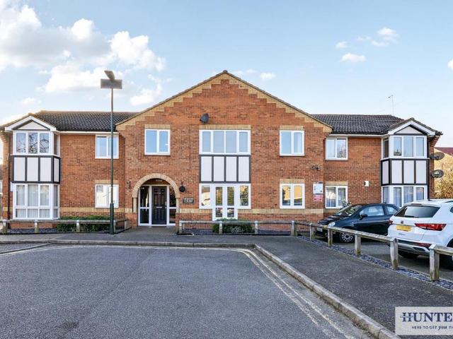 Flat for sale in East Wickham, Greater London