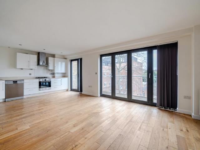 Flat for sale in Muswell Hill, Greater London