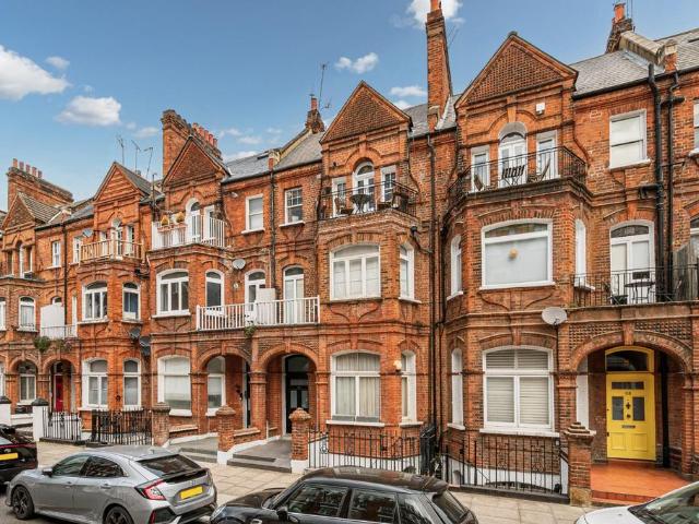 Flat for sale in West Kensington, Greater London