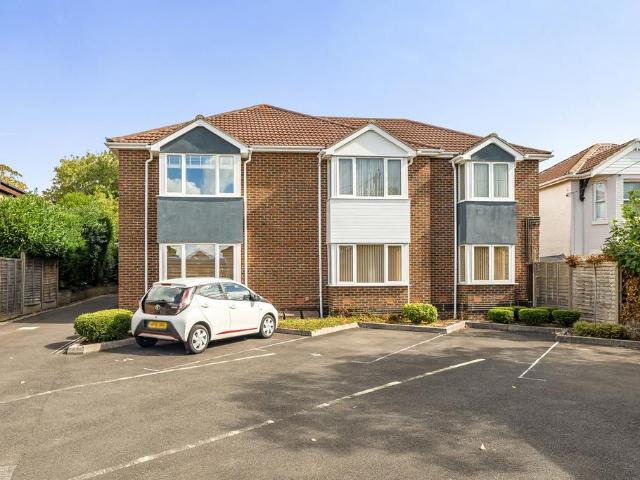 Flat for sale in Netley, Eastleigh