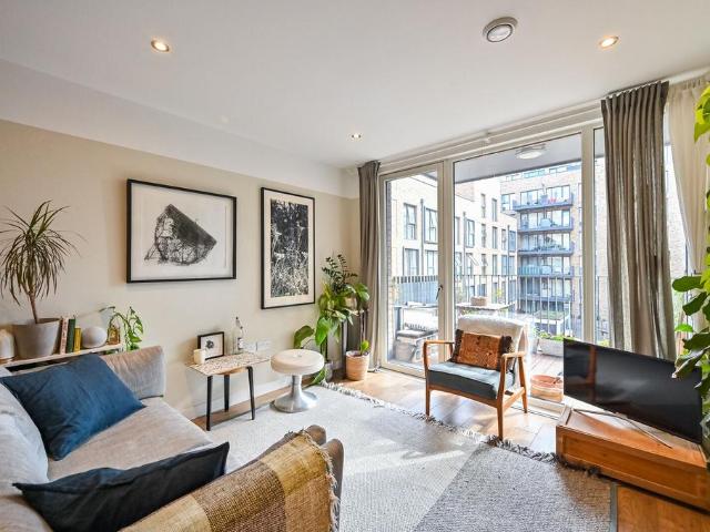 Flat for sale in Bromley-by-Bow, Greater London