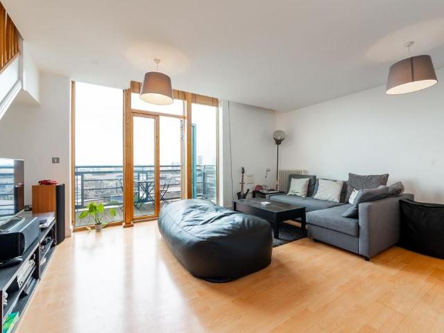 Flat for sale in Silvertown, Greater London