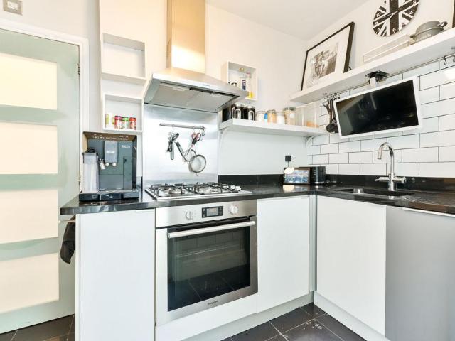 Flat for sale in Hammersmith, Greater London