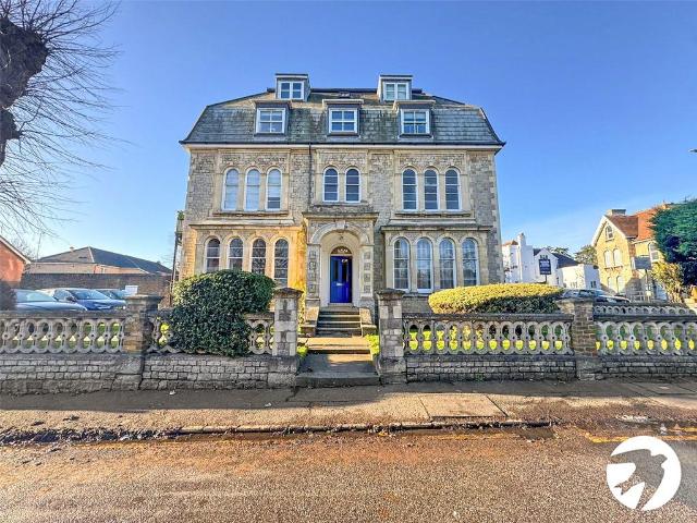 Flat for sale in Midway, Kent