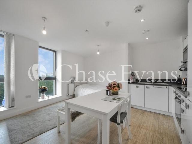 Flat for sale in Silvertown, Greater London